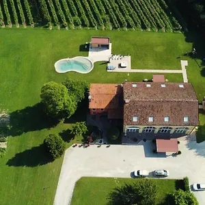  Vakantieboerderij Ae Cavane Italië
